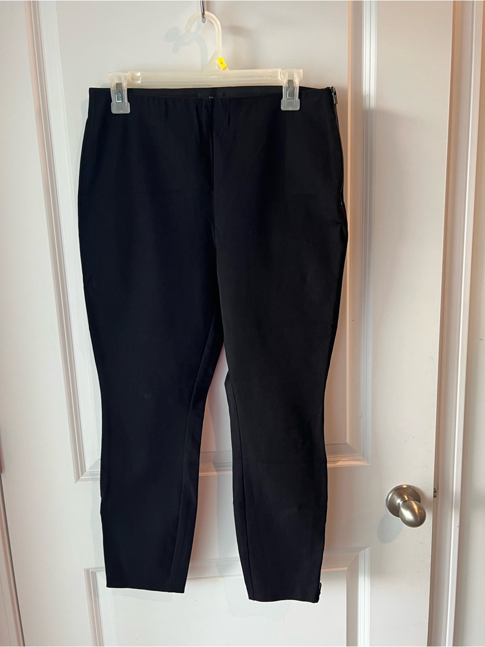 WHBM the Skinny Crop Black Stretch Pants. Size 8. NWT
